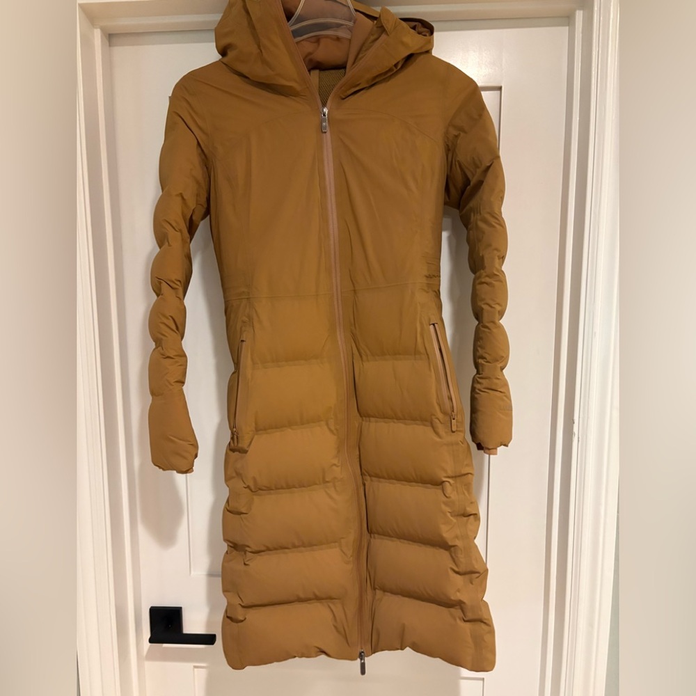 Lululemon Sleet Street Long Down Jacket Size 4 Bold Beige W4BDJS - Picture 3 of 3